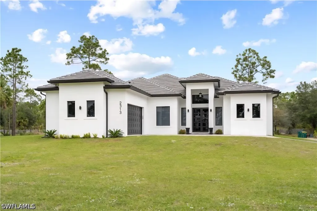 Naples FL, 2313 6TH Avenue SE