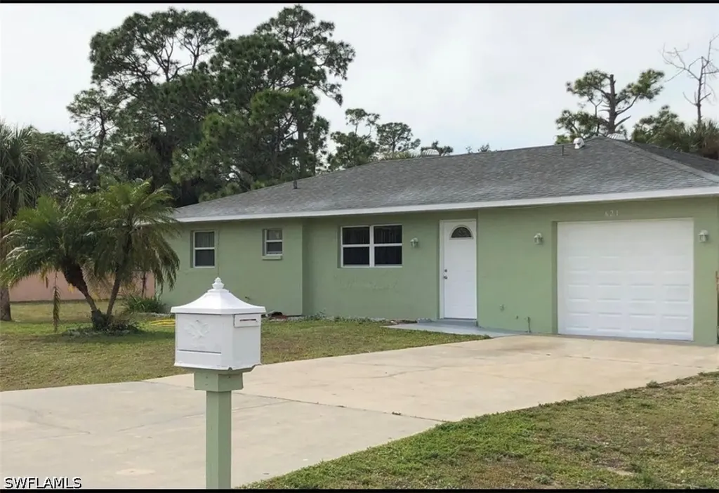 621 Gerald Avenue Lehigh Acres FL 33936