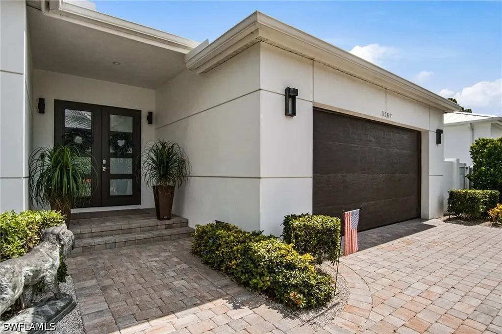 1167 22nd Avenue N Naples FL 34103