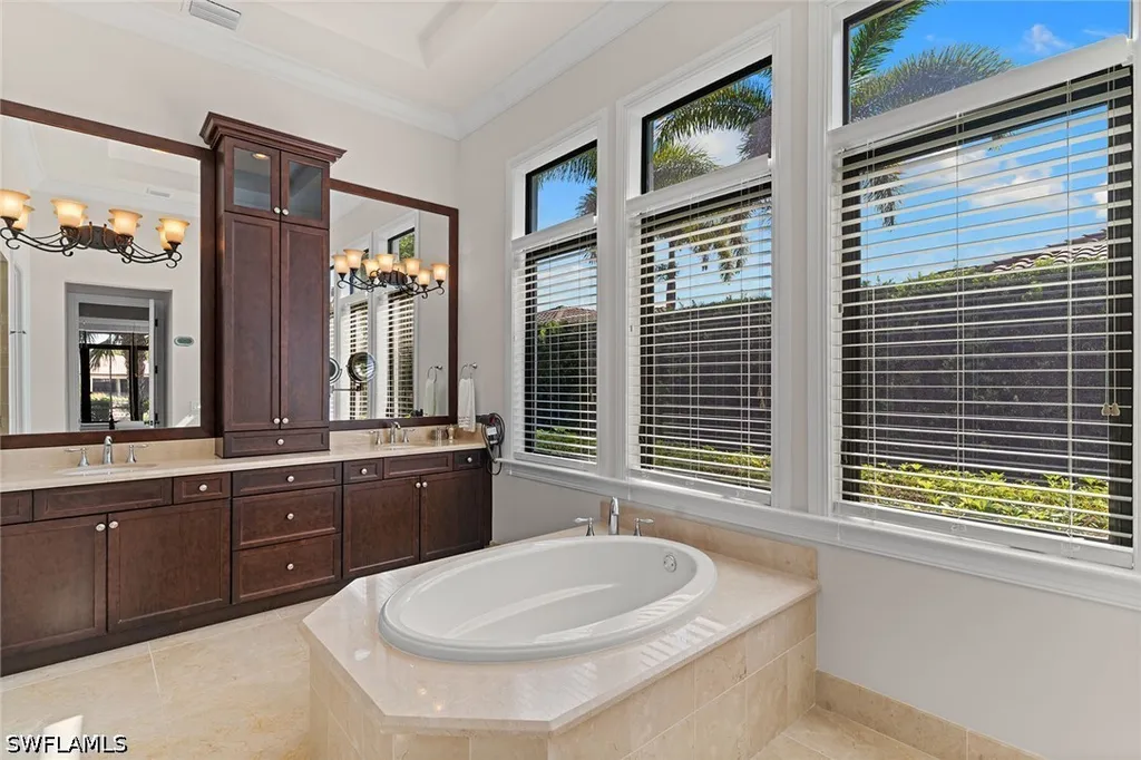 2234 Aberdeen Court Naples FL 34105