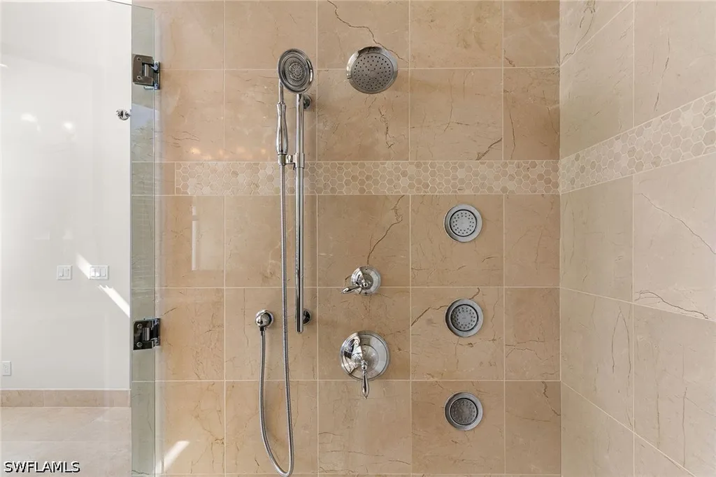2234 Aberdeen Court Naples FL 34105