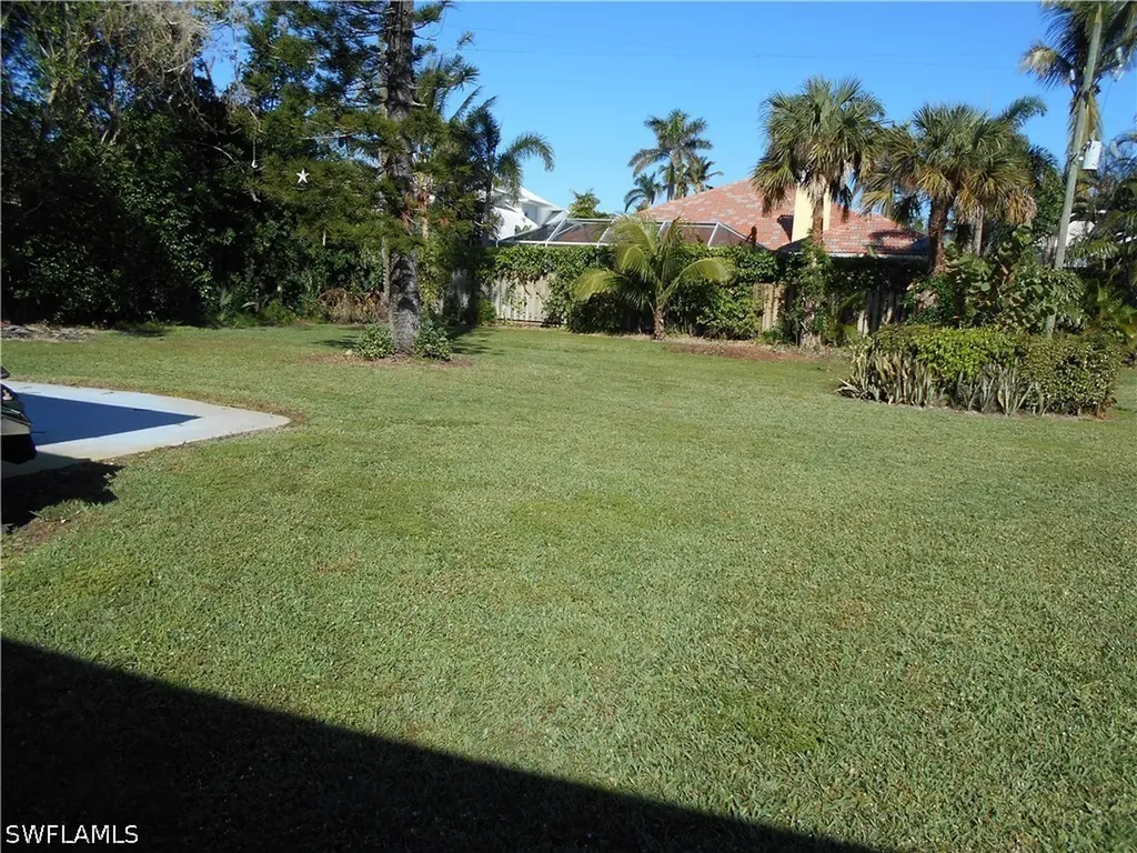375 4th Avenue N Naples FL 34102