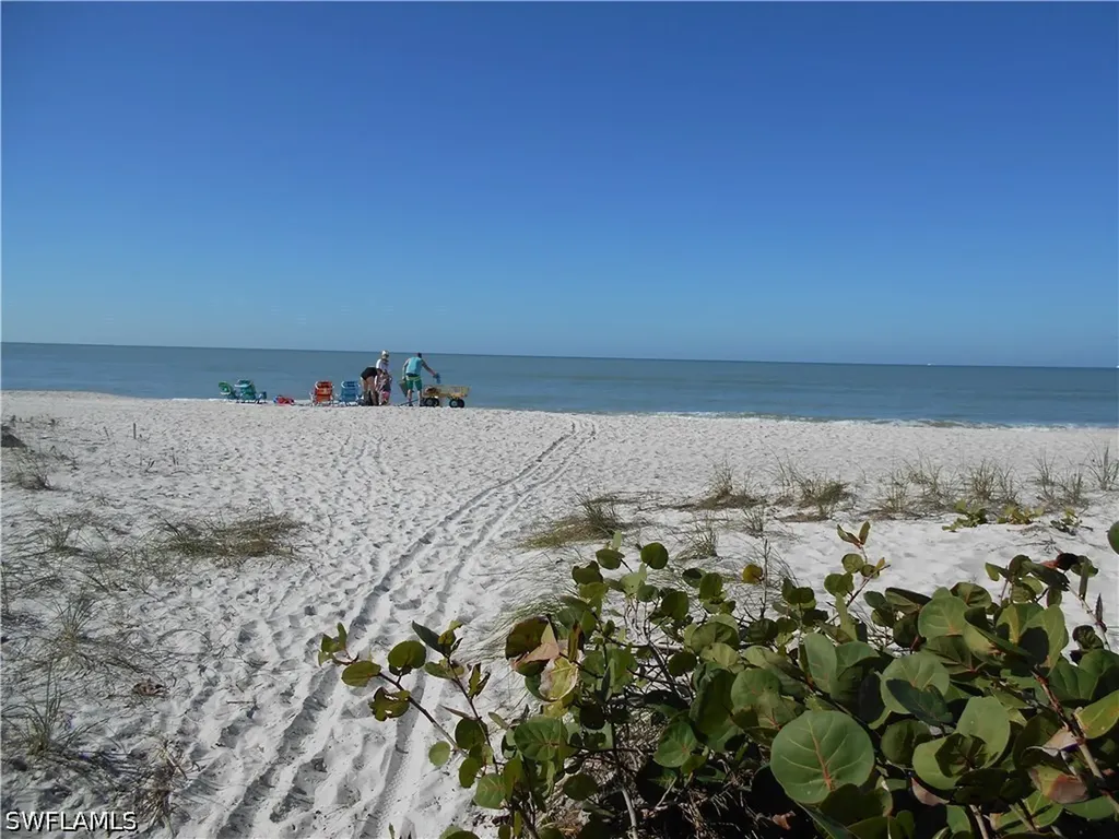 375 4th Avenue N Naples FL 34102