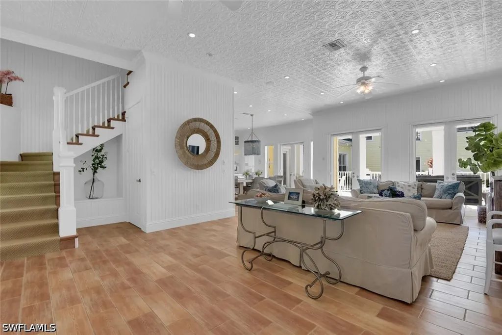 362 2nd Avenue N Naples FL 34102