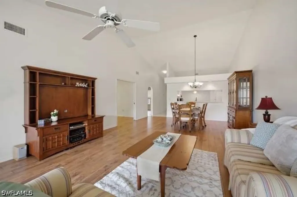1040 Marblehead Drive Naples FL 34104