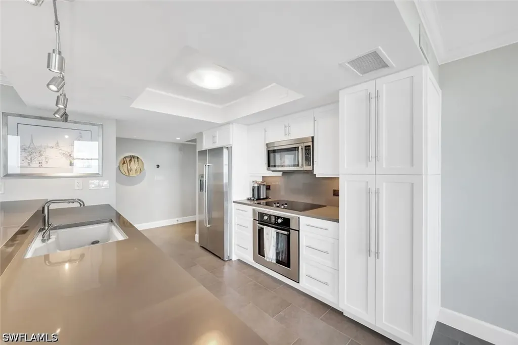 6585 Nicholas Boulevard Naples FL 34108