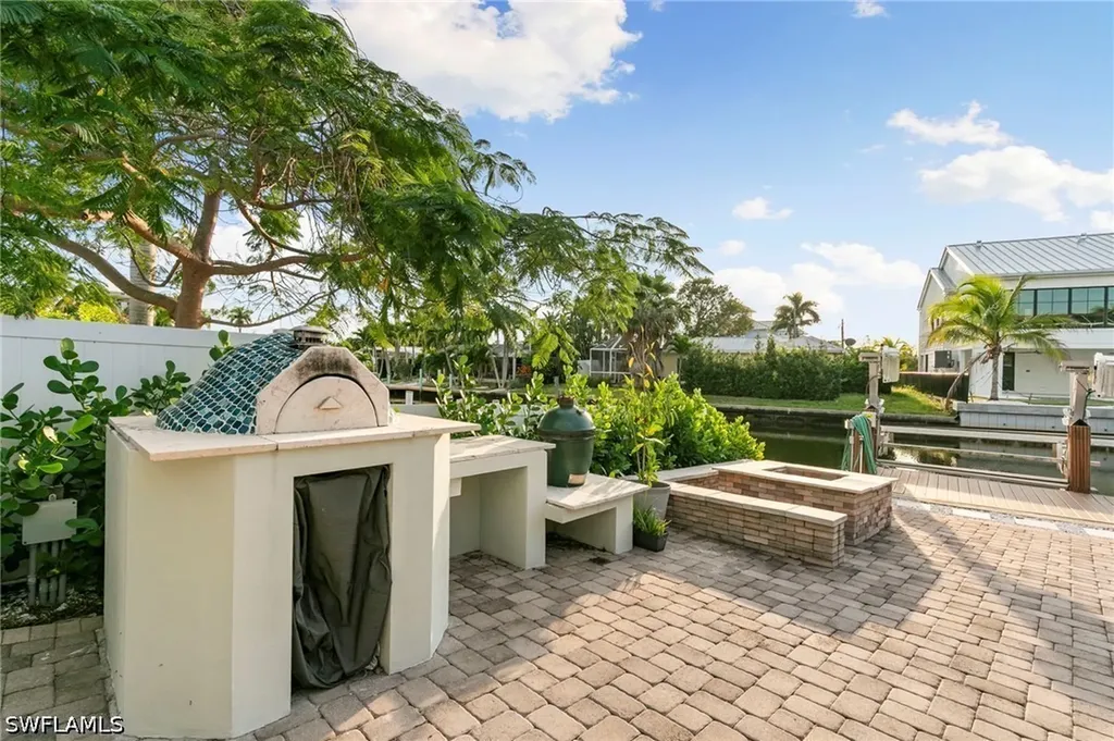 1794 Holiday Lane Naples FL 34104