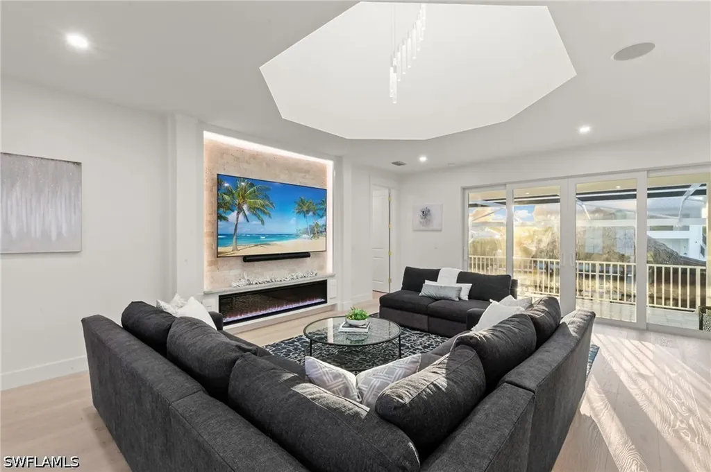 1794 Holiday Lane Naples FL 34104