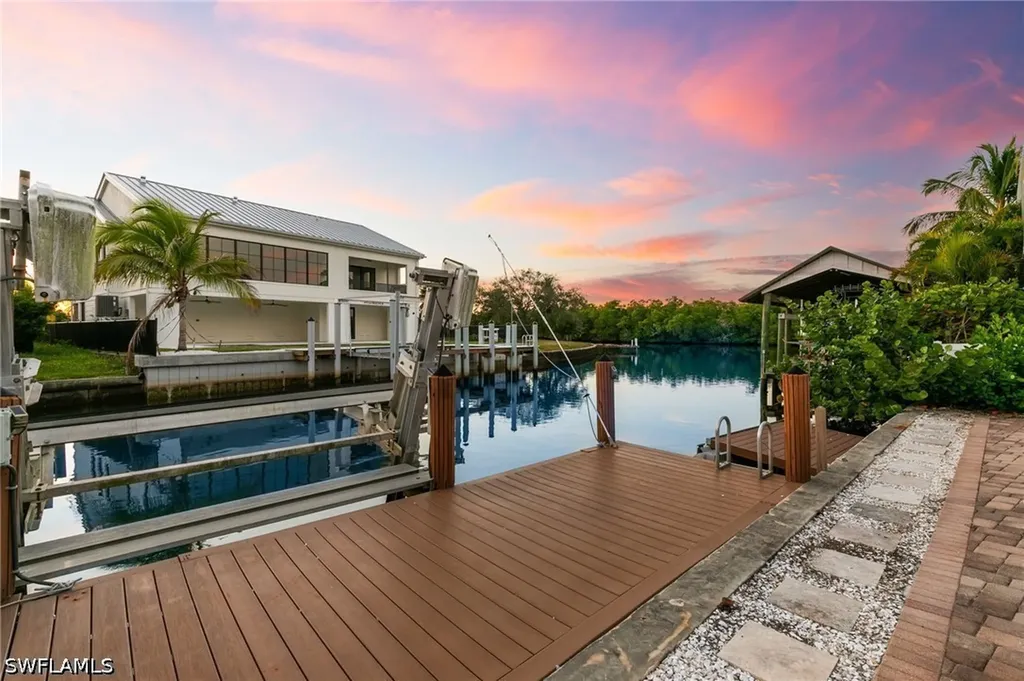 1794 Holiday Lane Naples FL 34104