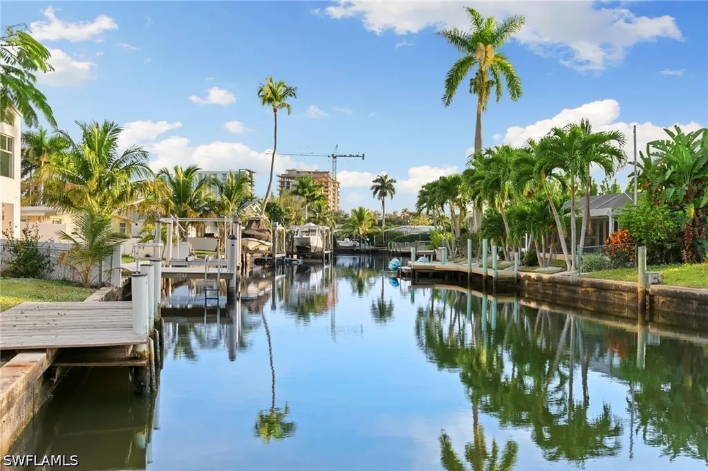 1794 Holiday Lane Naples FL 34104