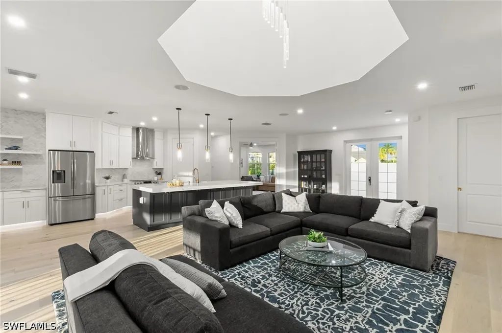 1794 Holiday Lane Naples FL 34104
