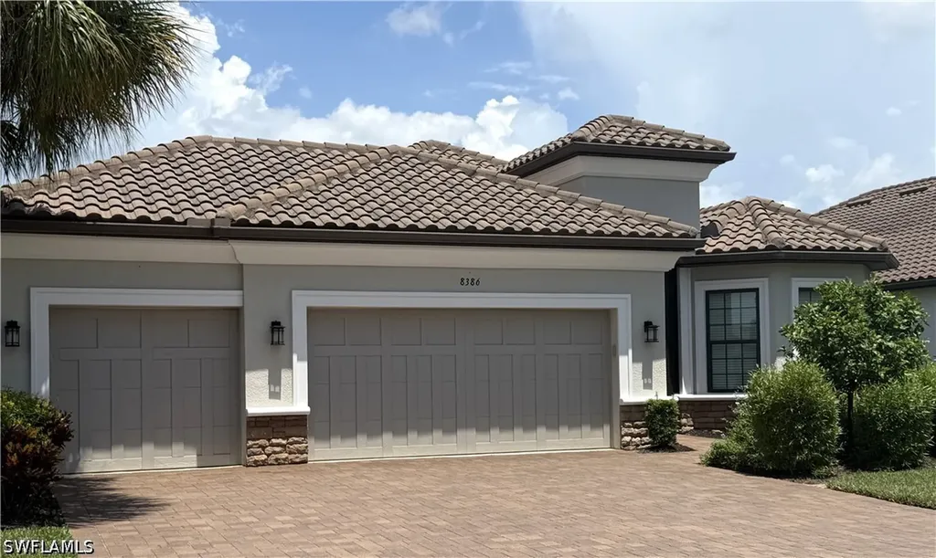 8386 Viale Circle Naples FL 34114