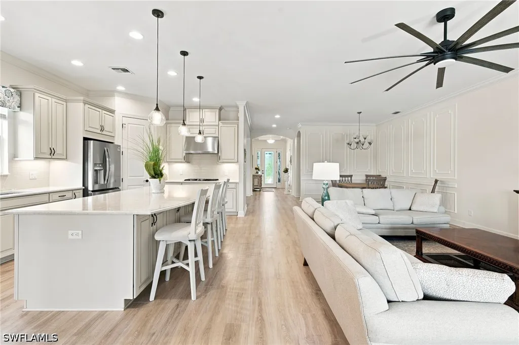 8386 Viale Circle Naples FL 34114