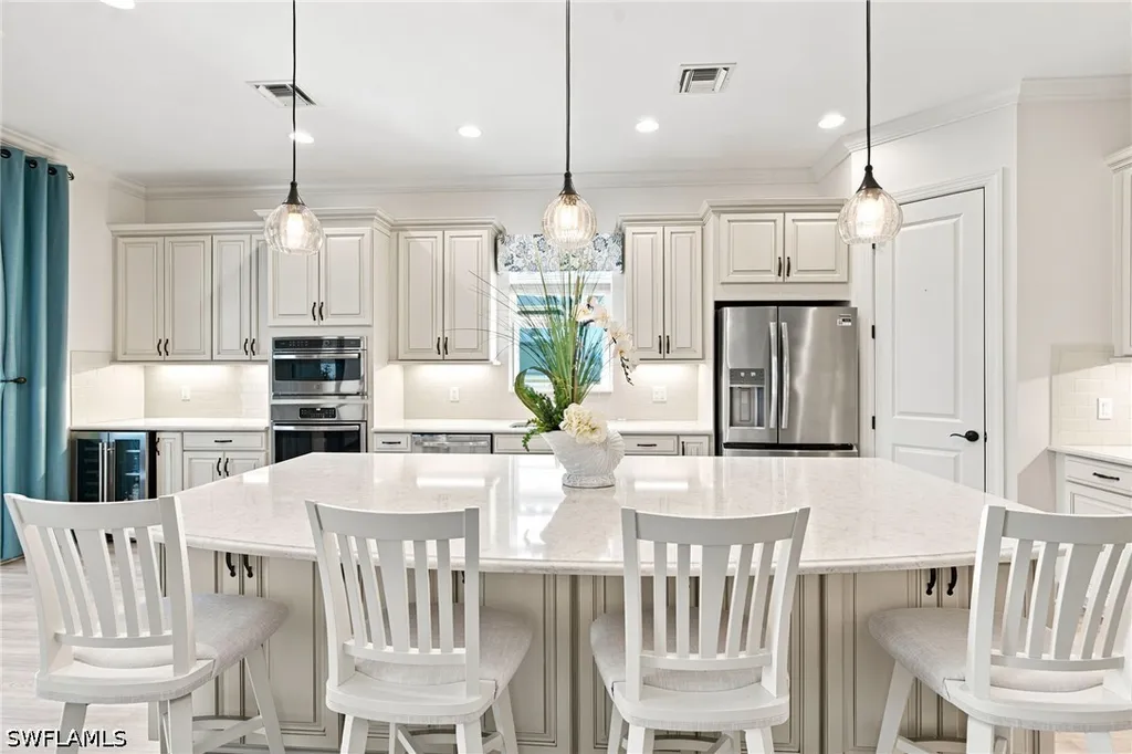 8386 Viale Circle Naples FL 34114
