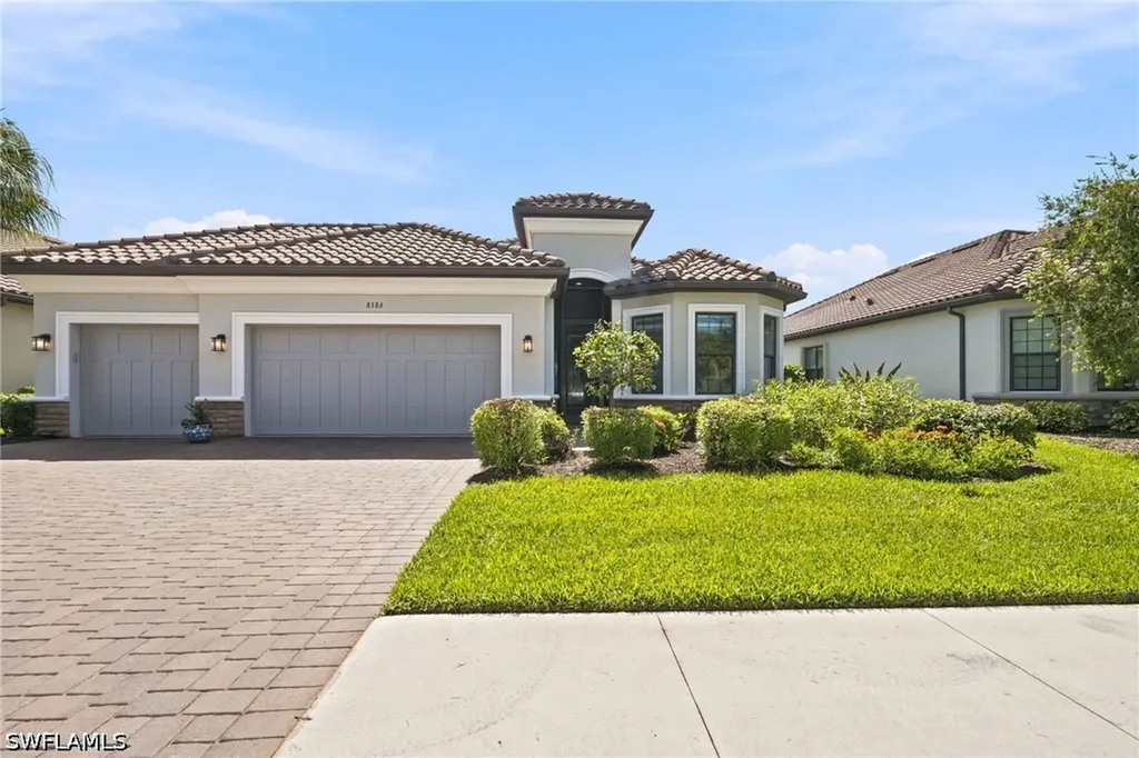 8386 Viale Circle Naples FL 34114