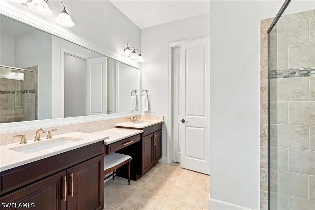 8386 Viale Circle Naples FL 34114