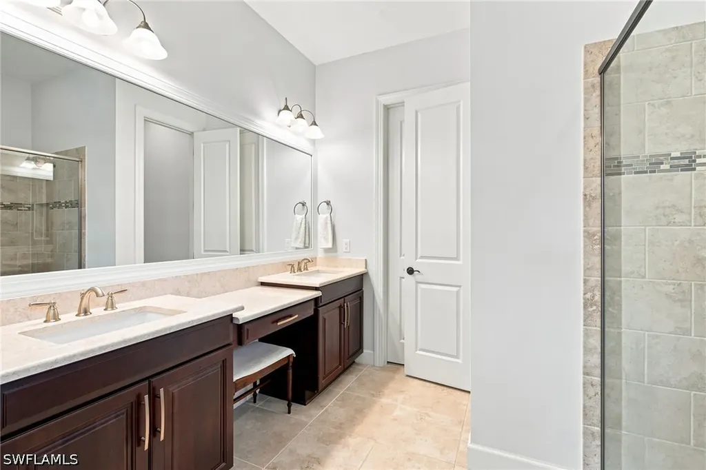 8386 Viale Circle Naples FL 34114