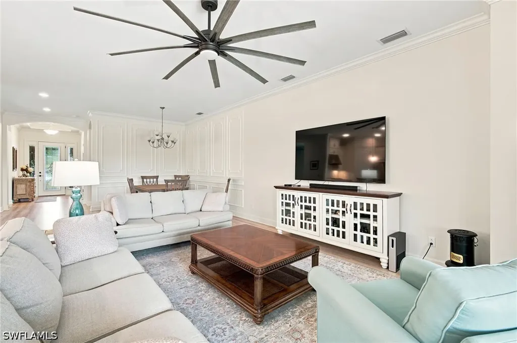 8386 Viale Circle Naples FL 34114