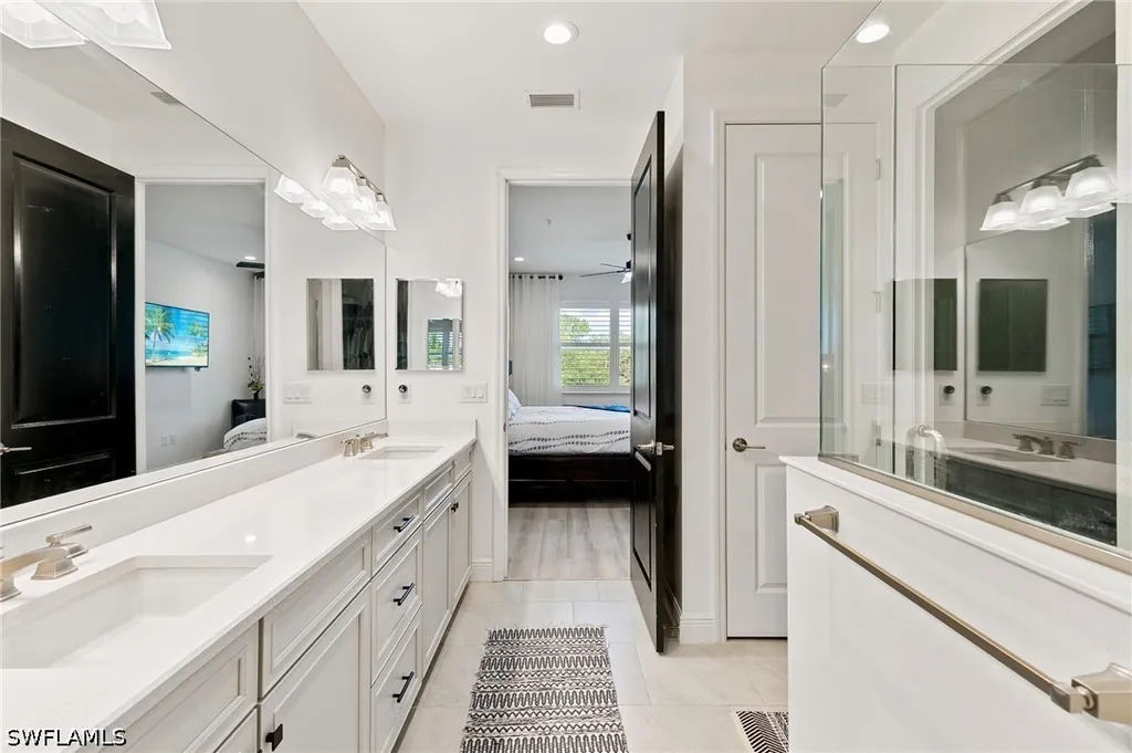 2567 Seychelles Drive Naples FL 34112