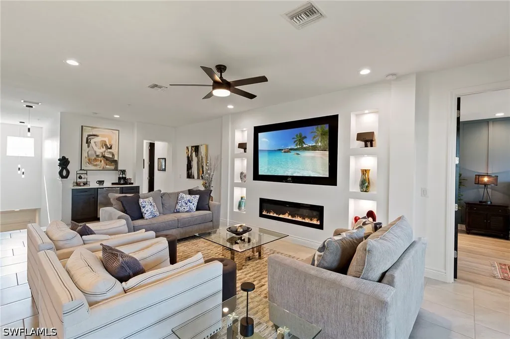 2567 Seychelles Drive Naples FL 34112