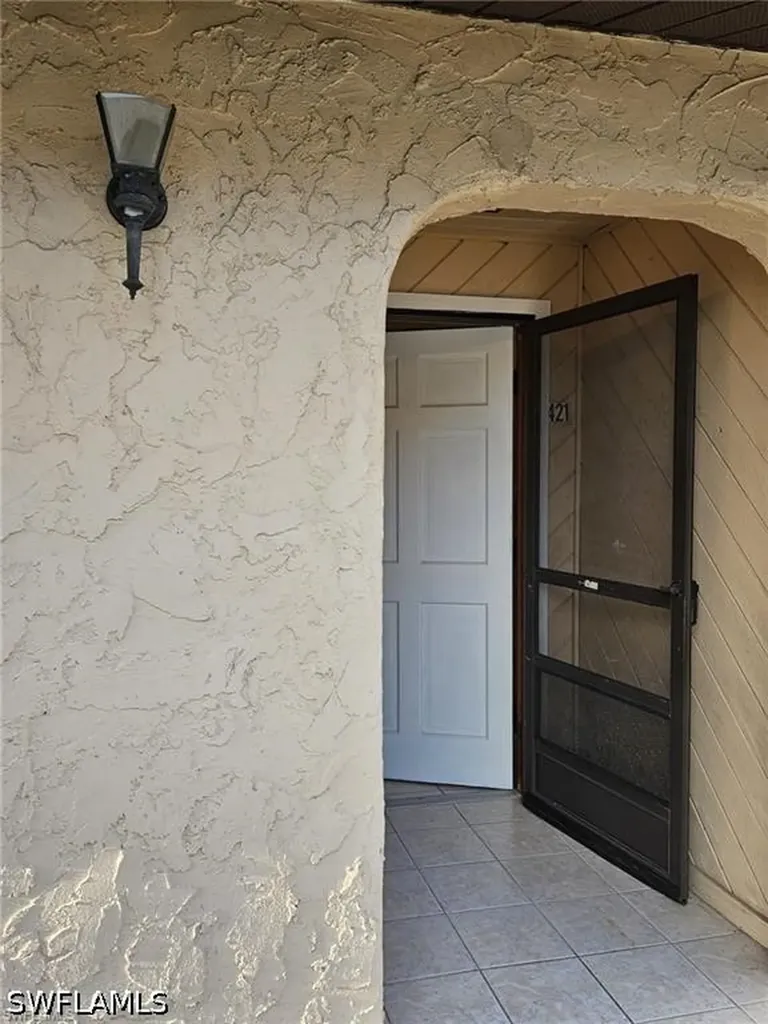 421 SE 24th Avenue Cape Coral FL 33990