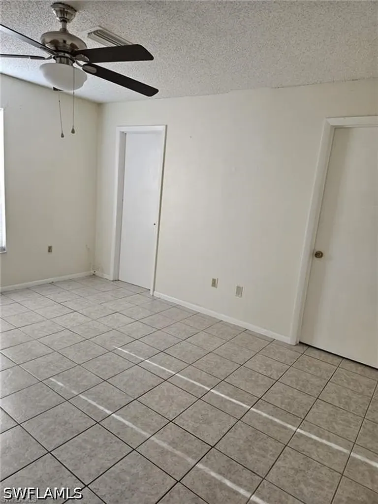 421 SE 24th Avenue Cape Coral FL 33990