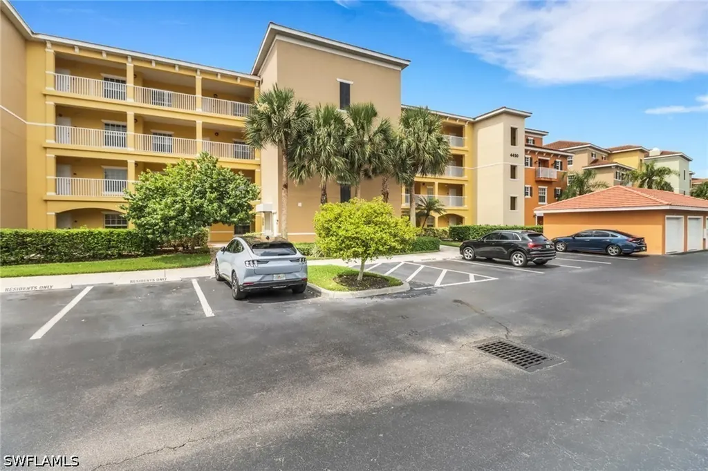 4450 Botanical Place #106 Naples FL 34112