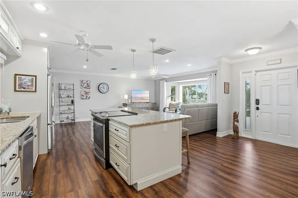 2233 SW 12th Place Cape Coral FL 33991