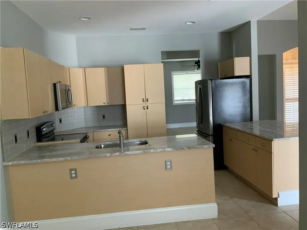 2715 SW 2nd Place Cape Coral FL 33914
