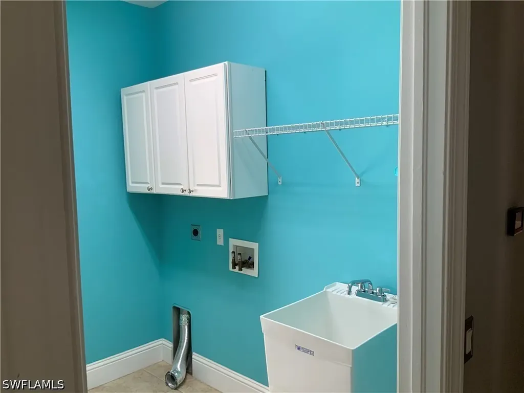2715 SW 2nd Place Cape Coral FL 33914