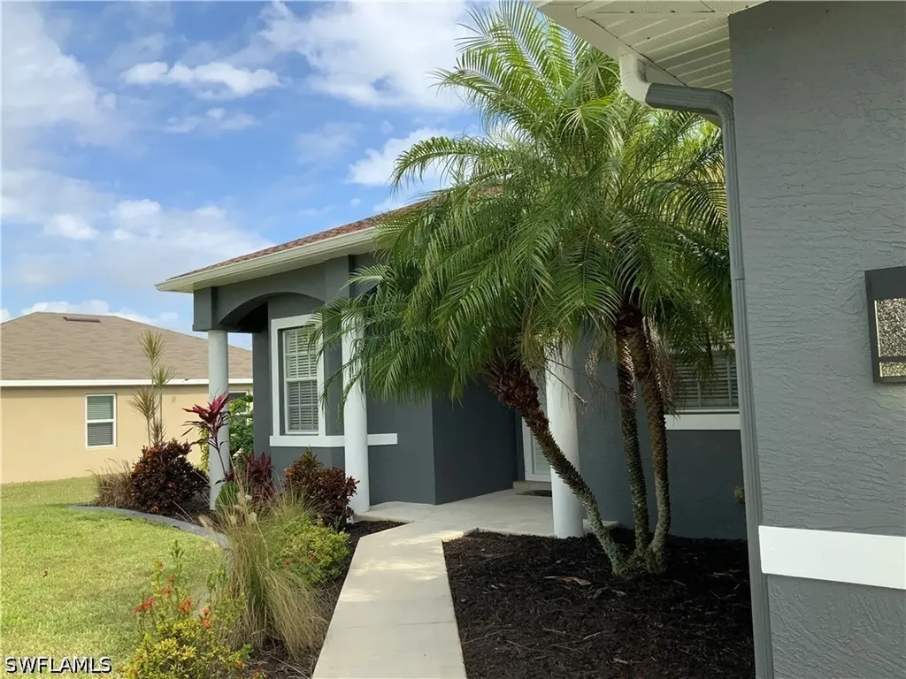 2715 SW 2nd Place Cape Coral FL 33914