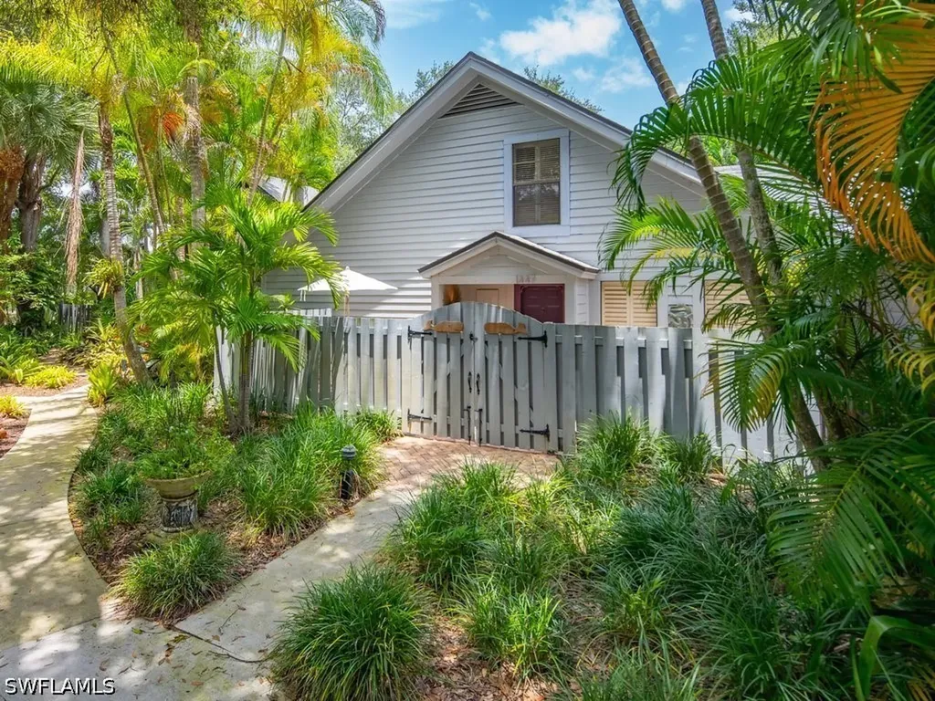 1337 Solana Road Naples FL 34103