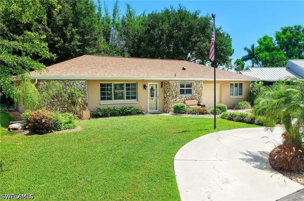 20 Maui Circle Naples FL 34112