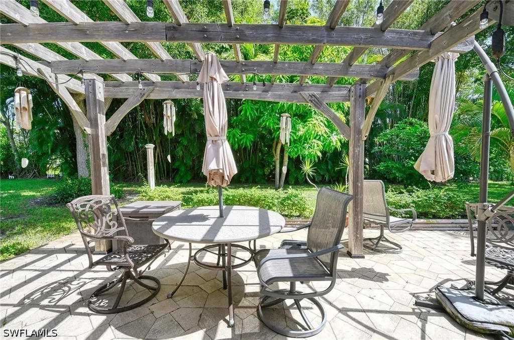 20 Maui Circle Naples FL 34112