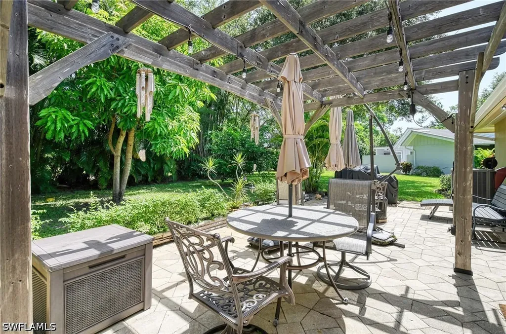 20 Maui Circle Naples FL 34112