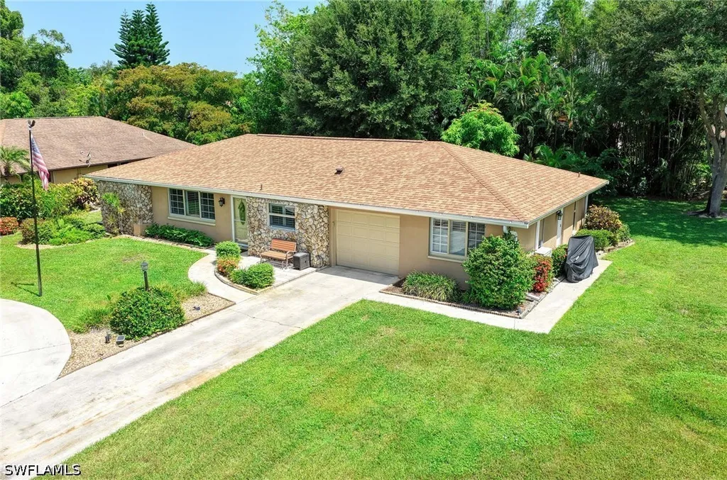20 Maui Circle Naples FL 34112