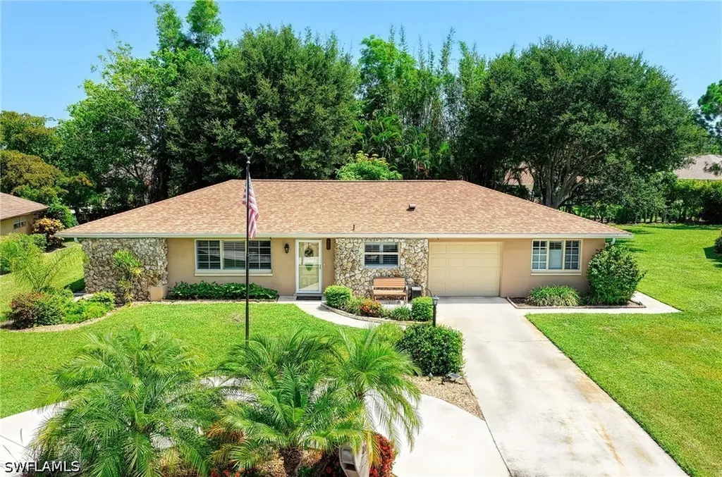 20 Maui Circle Naples FL 34112