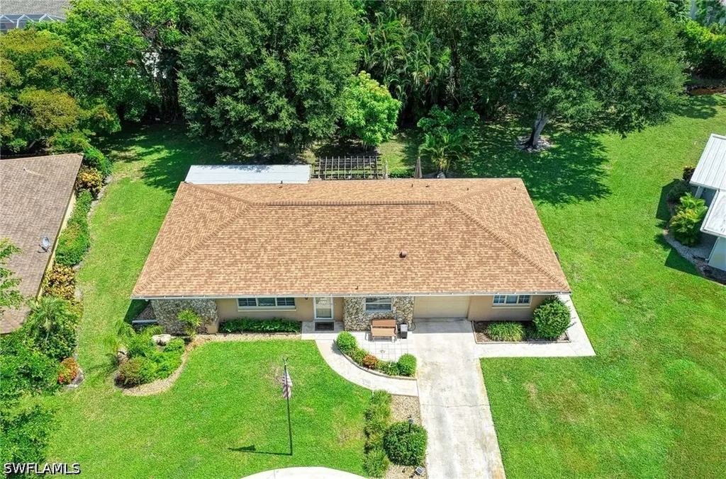 20 Maui Circle Naples FL 34112