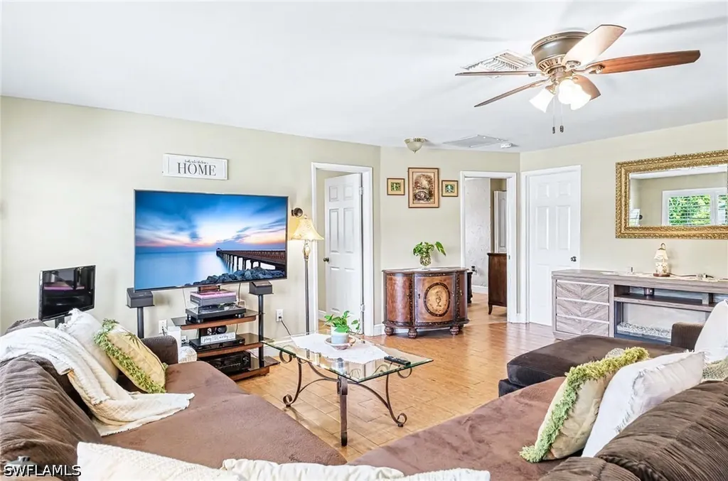 20 Maui Circle Naples FL 34112