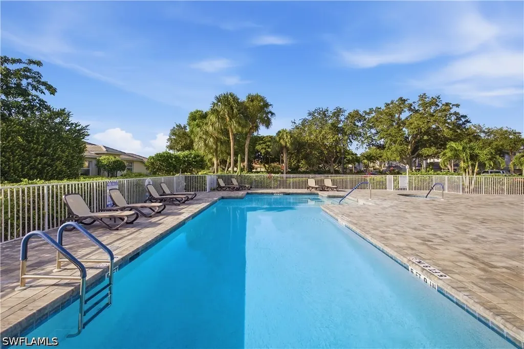 1953 Crestview Way Naples FL 34119