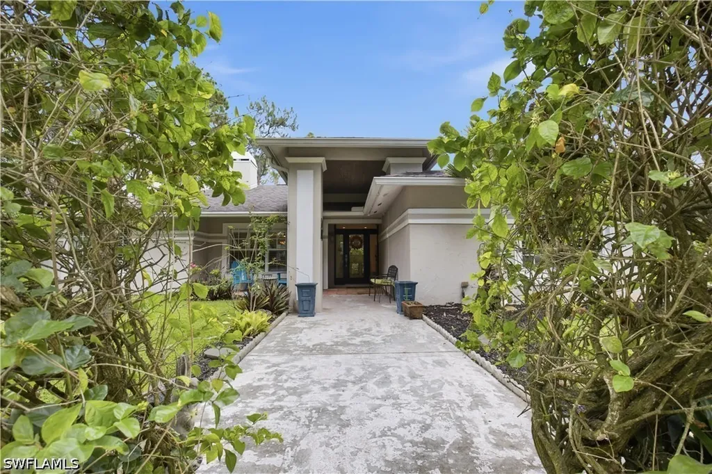 150 Logan Boulevard N Naples FL 34119