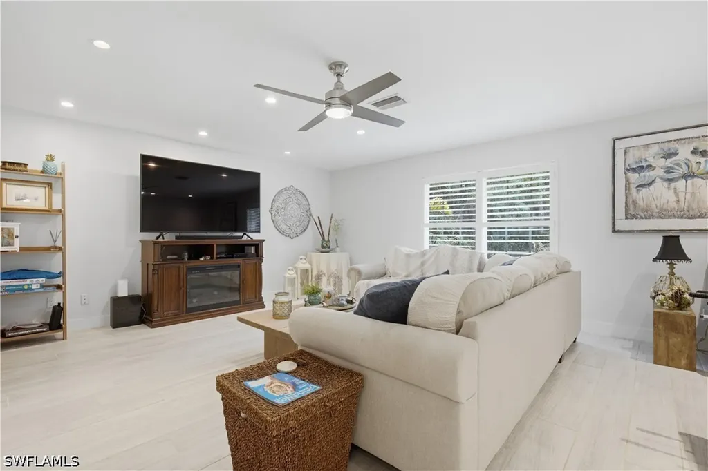 150 Logan Boulevard N Naples FL 34119