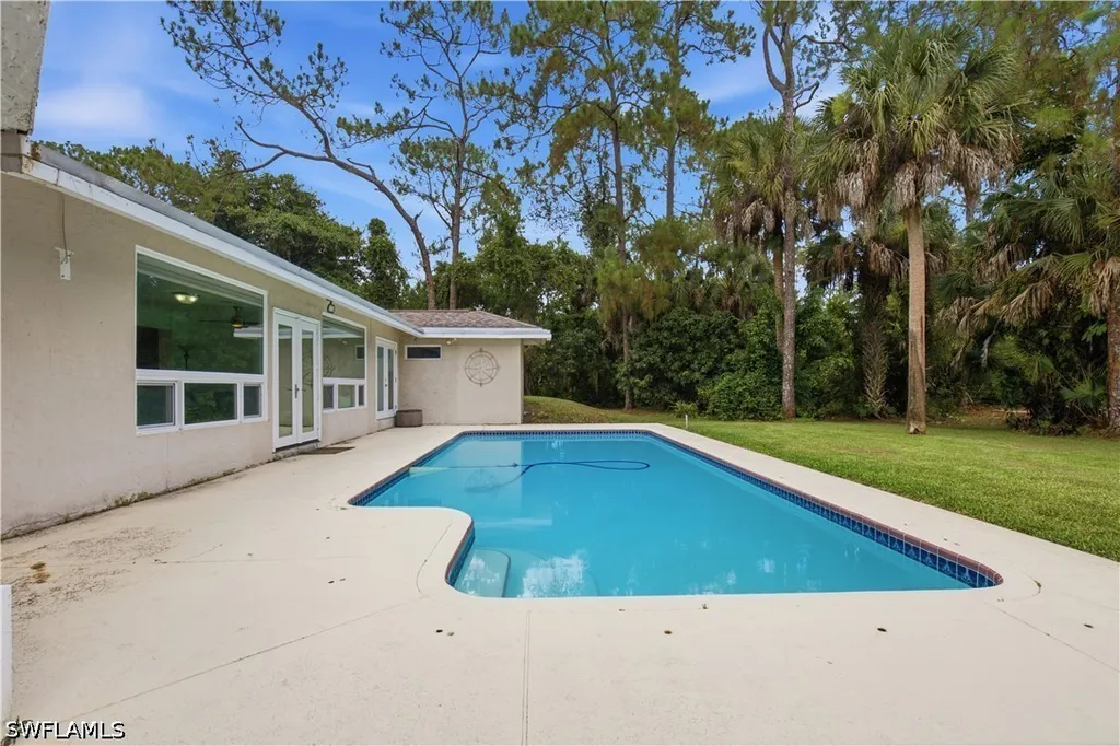 150 Logan Boulevard N Naples FL 34119