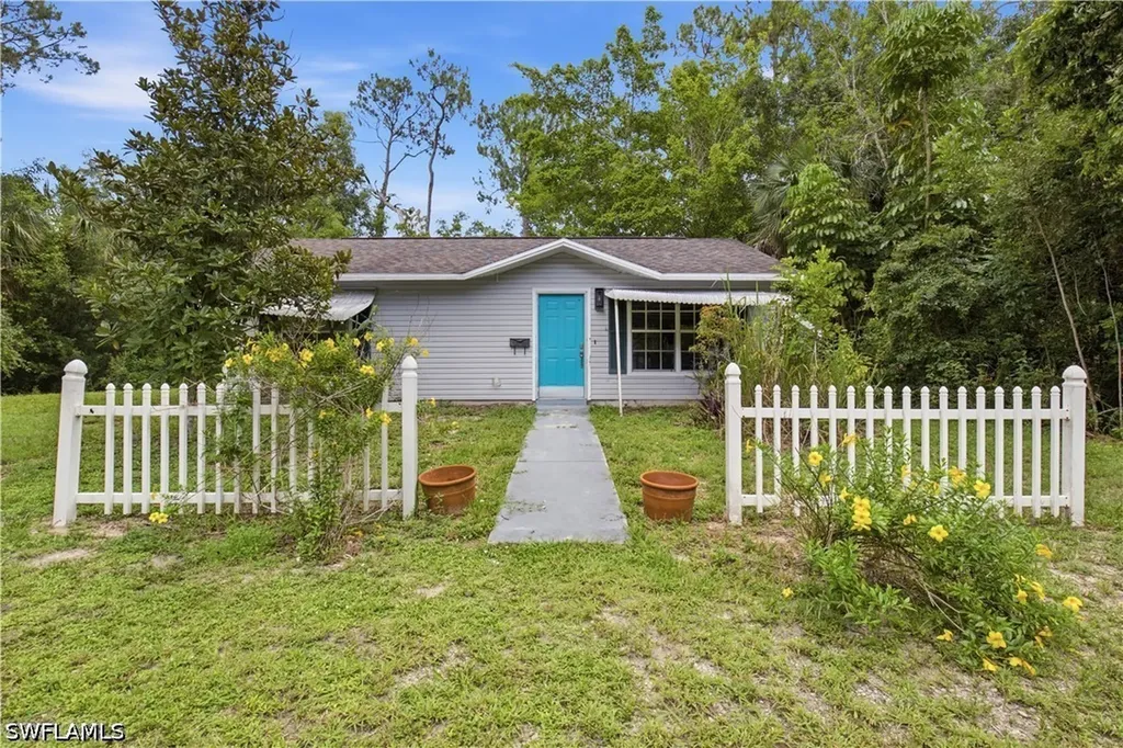 150 Logan Boulevard N Naples FL 34119