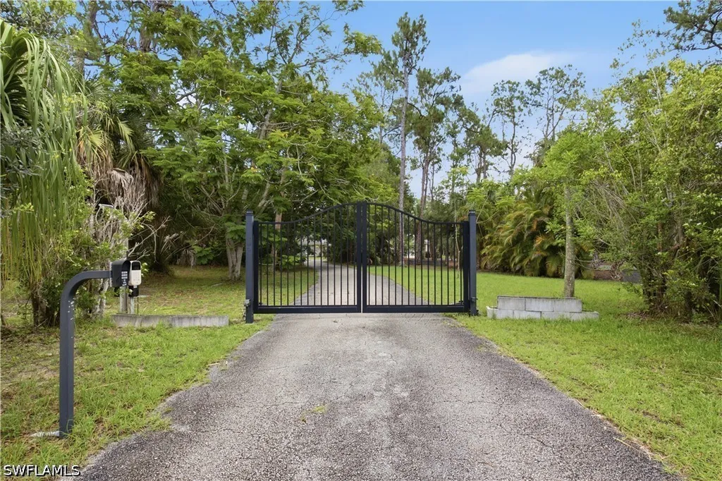 150 Logan Boulevard N Naples FL 34119