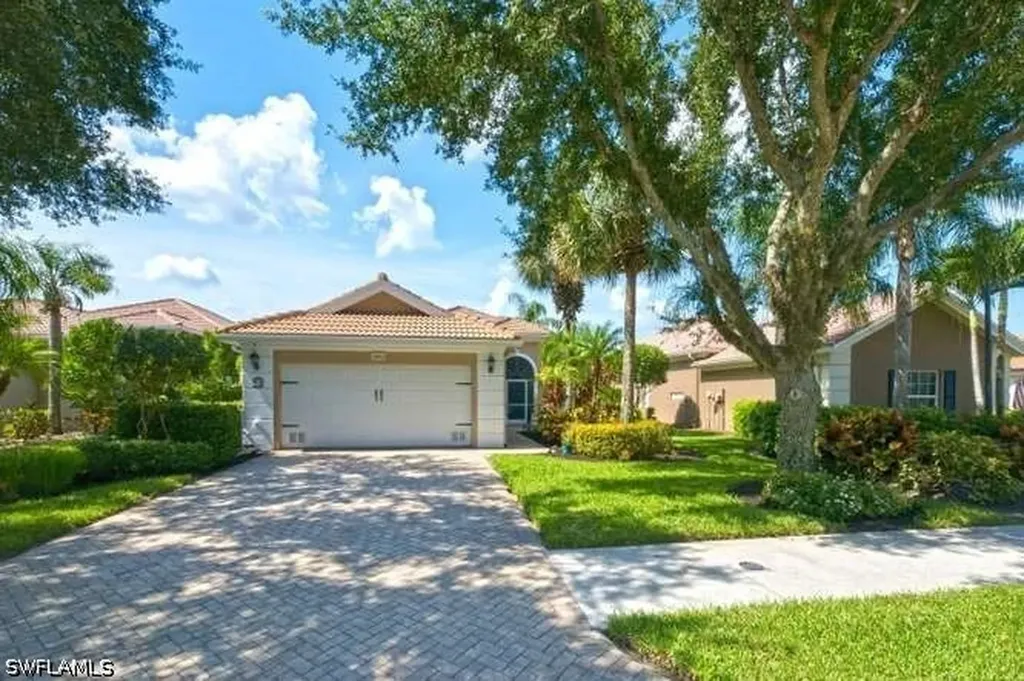 Naples FL, 2314 Heydon Circle W
