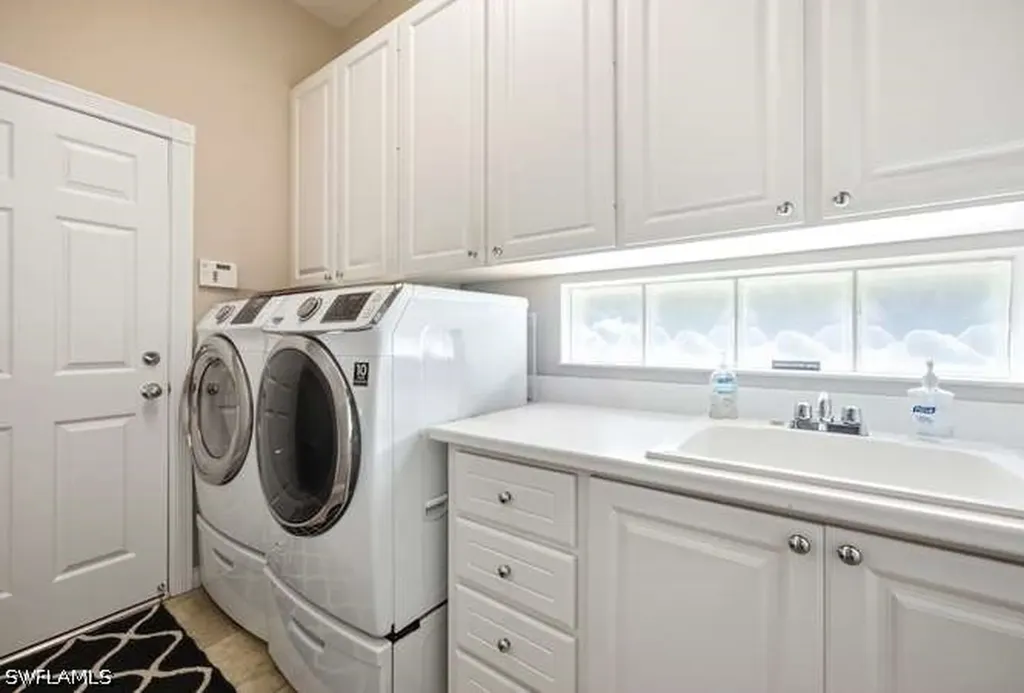 2314 Heydon Circle W Naples FL 34120