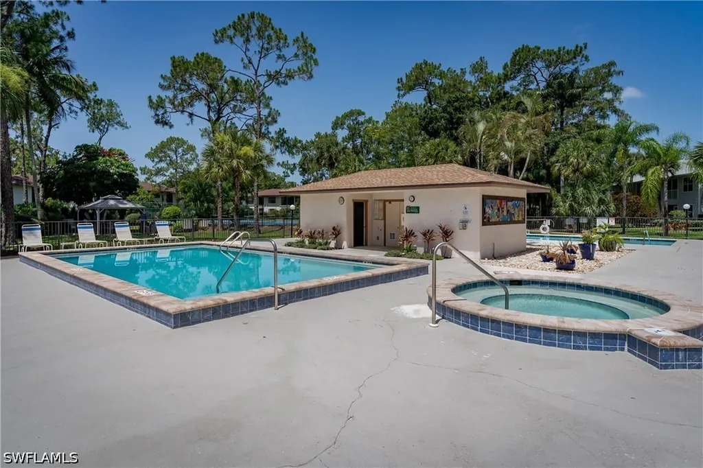 1733 Courtyard Way Naples FL 34112
