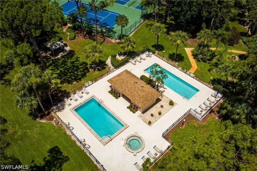 1733 Courtyard Way Naples FL 34112