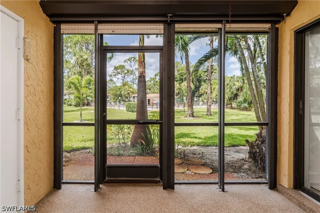 1733 Courtyard Way Naples FL 34112